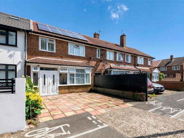 4 bedroom terraced house for sale