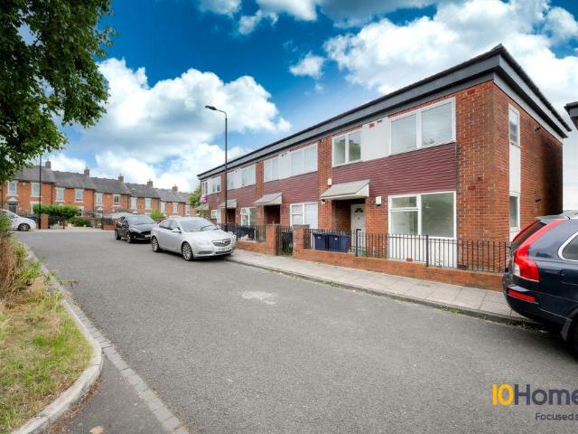 4 bedroom terraced house for sale
