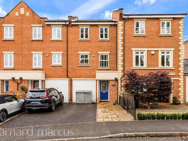4 bedroom terraced house for sale