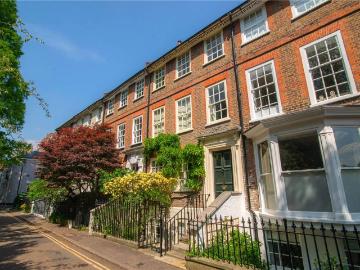 4 bedroom terraced house for sale