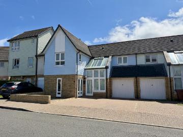 4 bedroom terraced house for sale