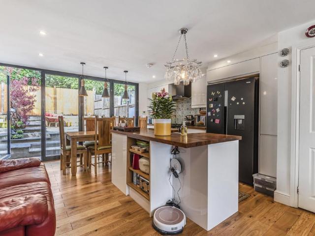 4 bedroom terraced house for sale