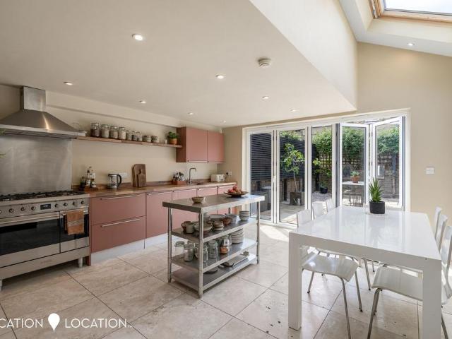 4 bedroom terraced house for sale