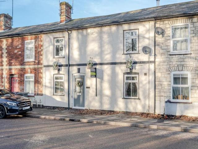 4 bedroom terraced house for sale