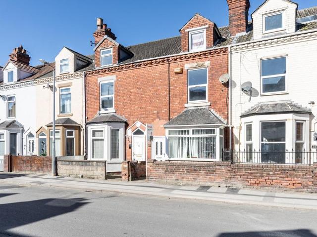 4 bedroom terraced house for sale
