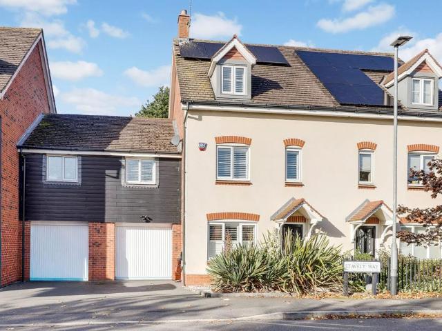 4 bedroom terraced house for sale