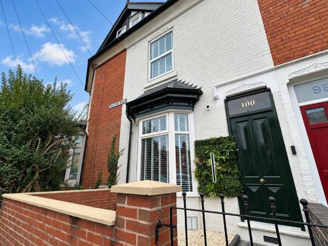 4 bedroom terraced house for sale