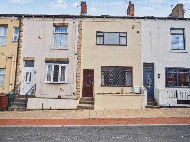 4 bedroom terraced house for sale