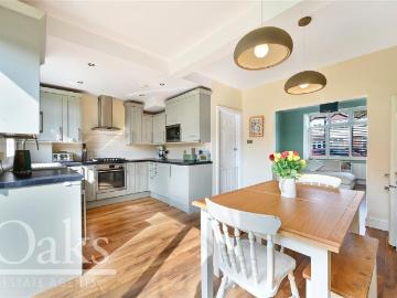 4 bedroom terraced house for sale