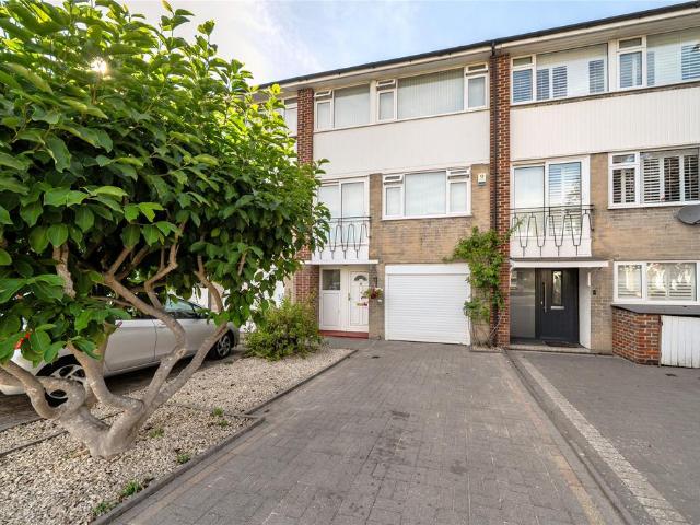 4 bedroom terraced house for sale