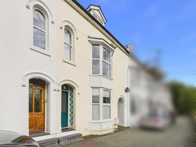 4 bedroom terraced house for sale