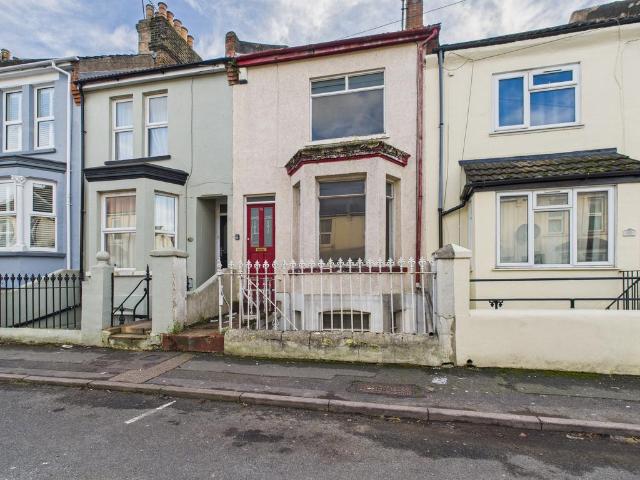 4 bedroom terraced house for sale