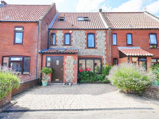 4 bedroom terraced house for sale