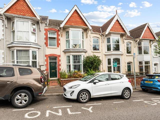 4 bedroom terraced house for sale