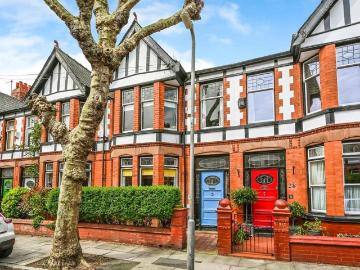 4 bedroom terraced house for sale