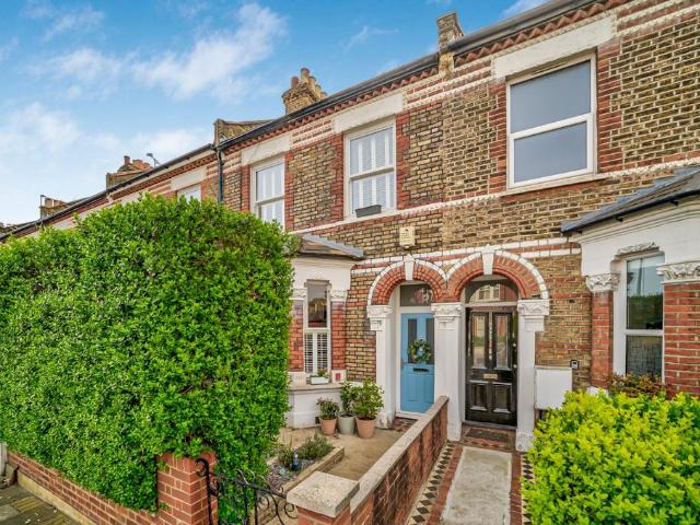4 bedroom terraced house for sale