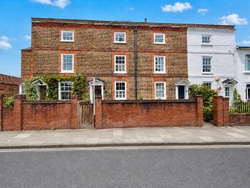 4 bedroom terraced house for sale