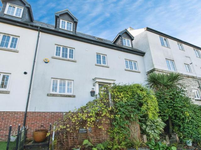 4 bedroom terraced house for sale