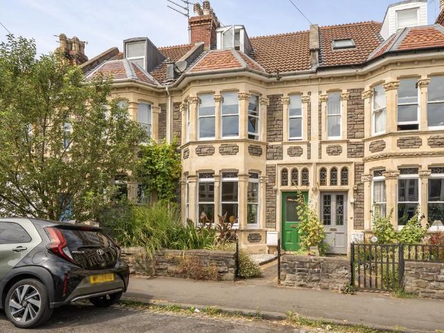 4 bedroom terraced house for sale