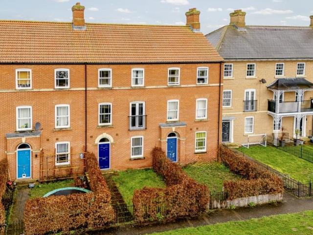 4 bedroom terraced house for sale