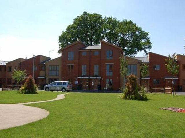 4 Bedroom Terraced House For Sale In Crawley, West Sussex