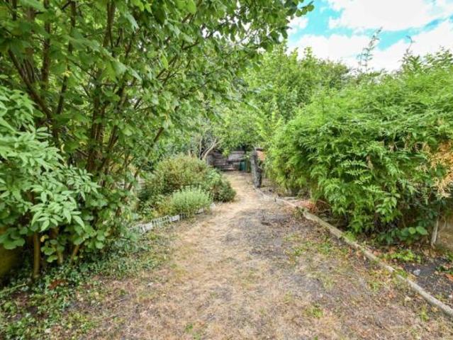 4 bedroom terraced house for sale in Priory Avenue, Caversham, RG4