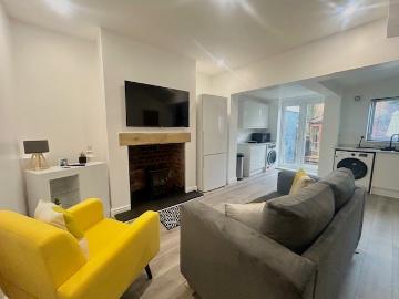 4 bedroom Terraced House To Let