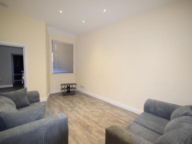 4 bedroom Terraced House To Let