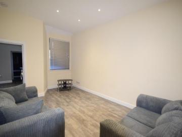 4 bedroom Terraced House To Let