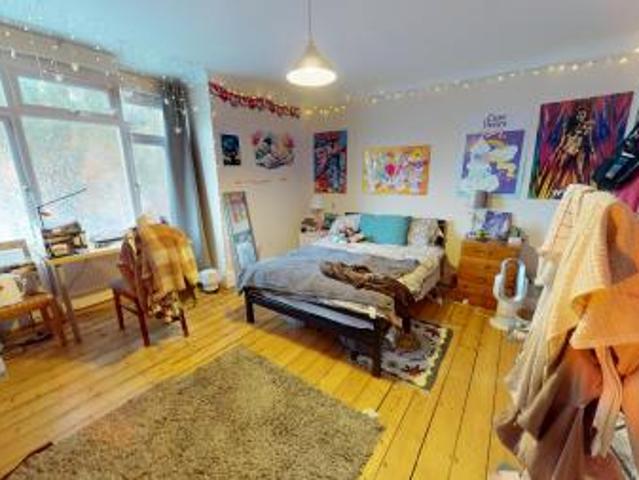 4 bedroom Terraced House To Let