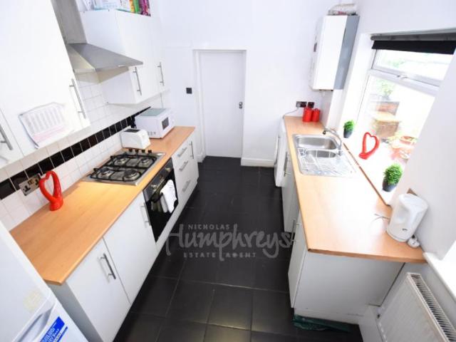 4 bedroom Terraced House To Let