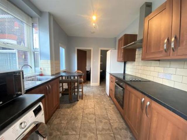 4 bedroom Terraced House To Let