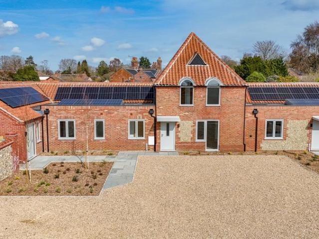 4 bedroom Terraced House To Let