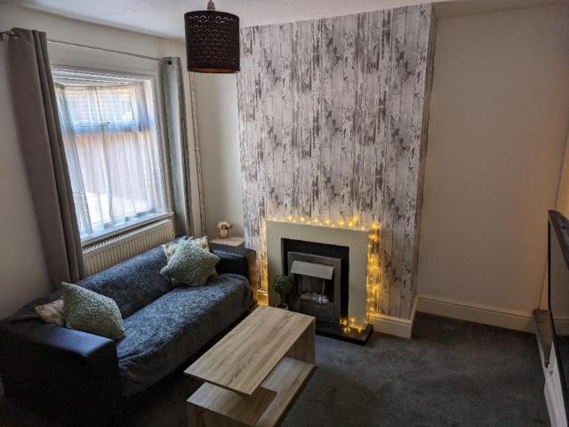 4 bedroom Terraced House To Let