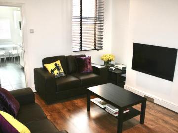 4 bedroom Terraced House To Let