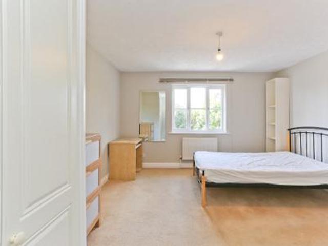 4 bedroom Terraced House To Let