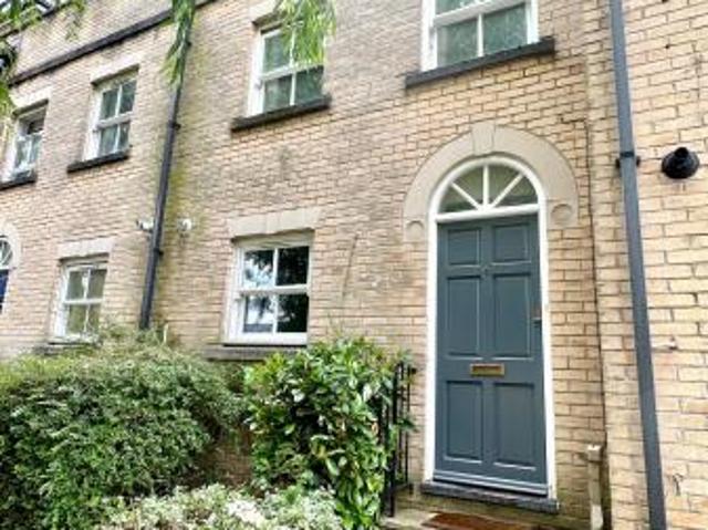 4 bedroom Terraced House To Let