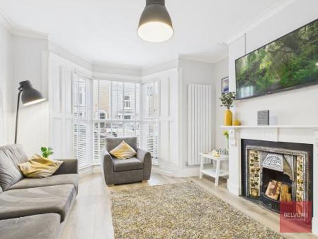 4 bedroom Terraced House To Let