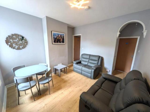4 bedroom Terraced House To Let
