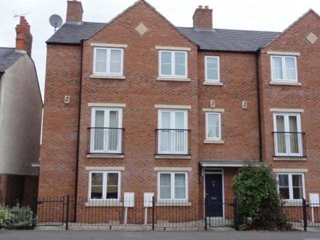 4 bedroom Terraced House To Let