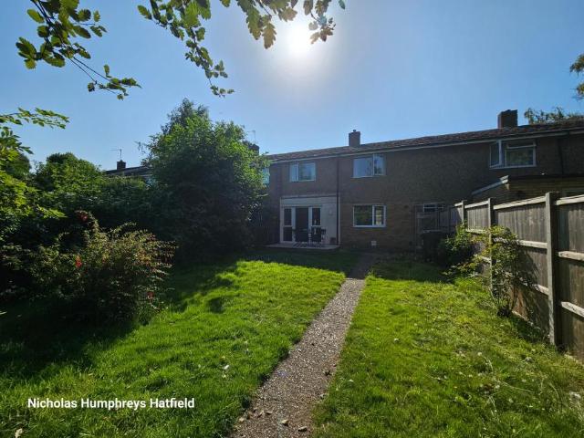 4 bedroom Terraced House To Let
