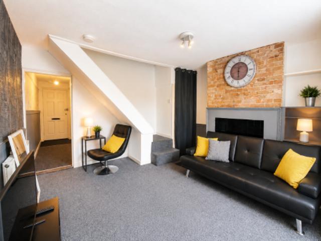 4 bedroom Terraced House To Let