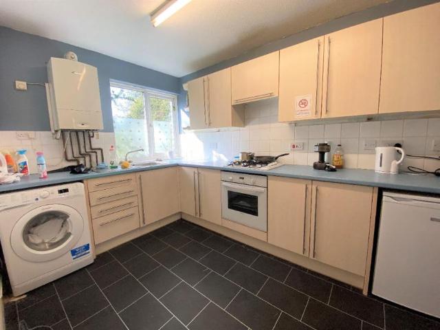 4 bedroom Terraced House To Let