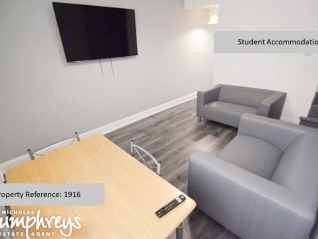 4 bedroom Terraced House To Let
