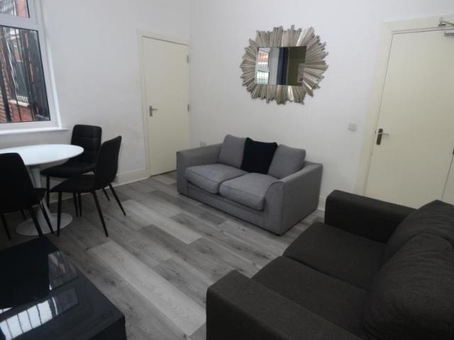 4 bedroom Terraced House To Let