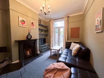 4 bedroom Terraced House To Let