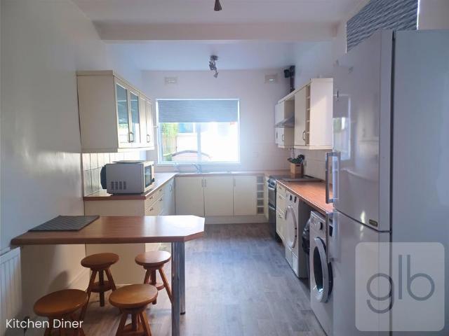4 bedroom terraced house to rent