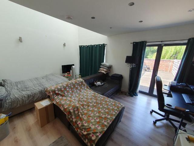 4 bedroom terraced house to rent