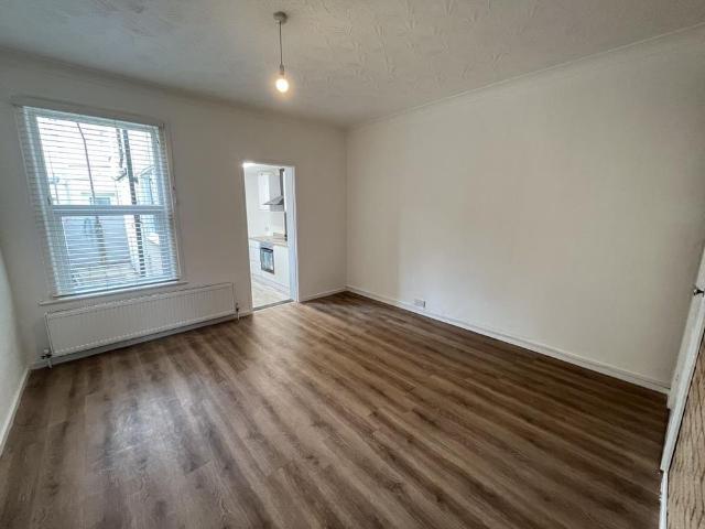 4 bedroom terraced house to rent