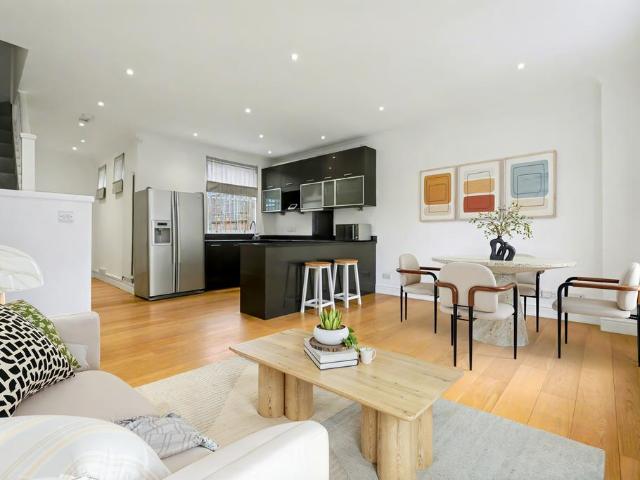 4 bedroom terraced house to rent